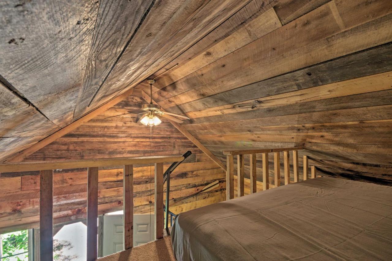 Creekside Cabin With Deck In Pisgah Forest! Barnardsville 外观 照片